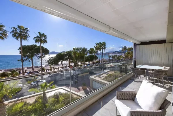 CANNES CROISETTE – Magnifique appartement vue panoramique mer - Image nᵒ2