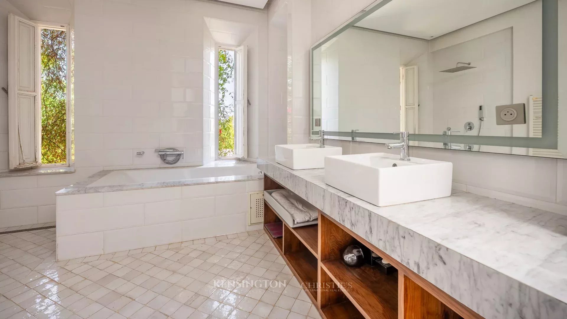 6 Bedroom Villa/Townhouse's Image 14