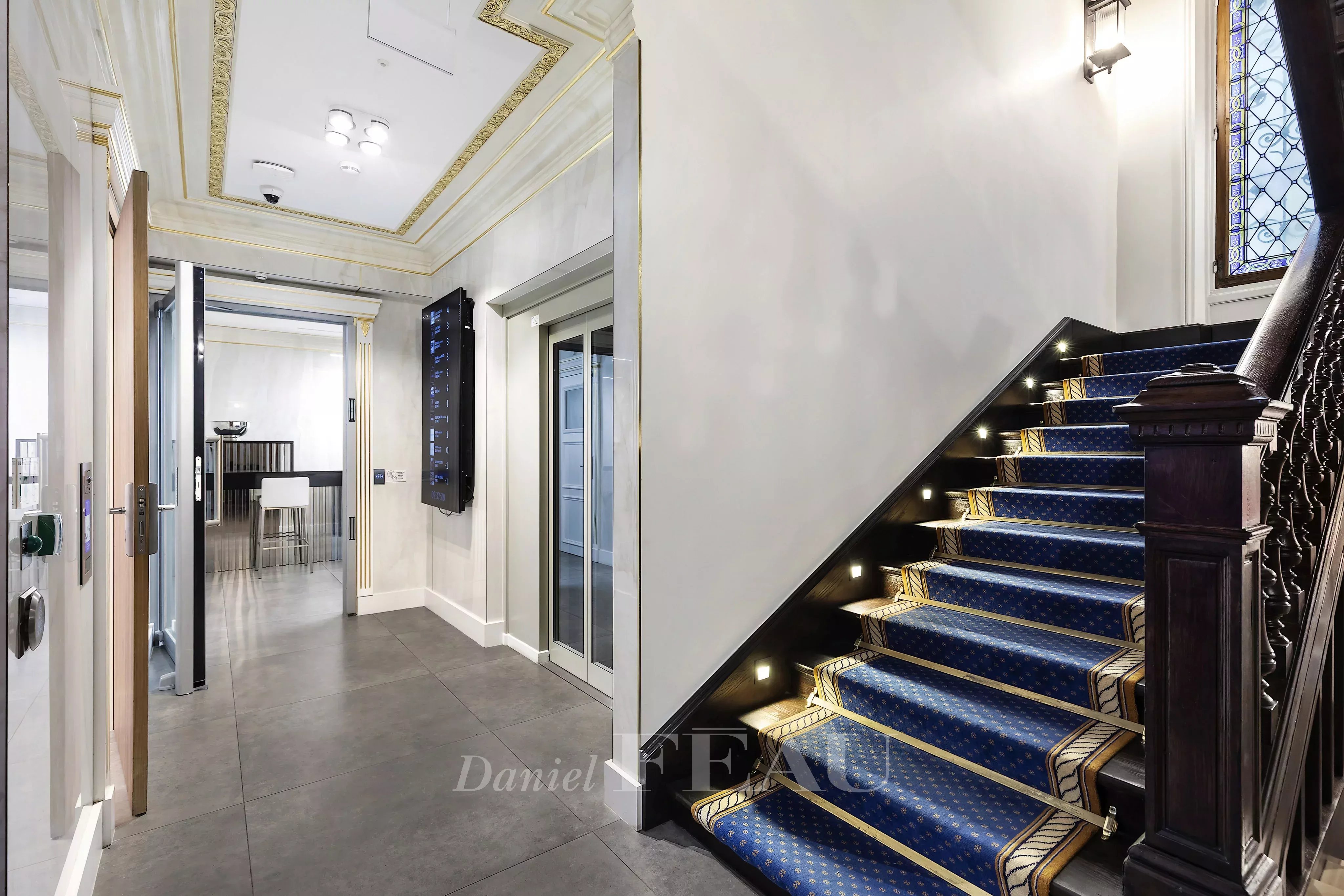 Sale Mansion Paris 8th