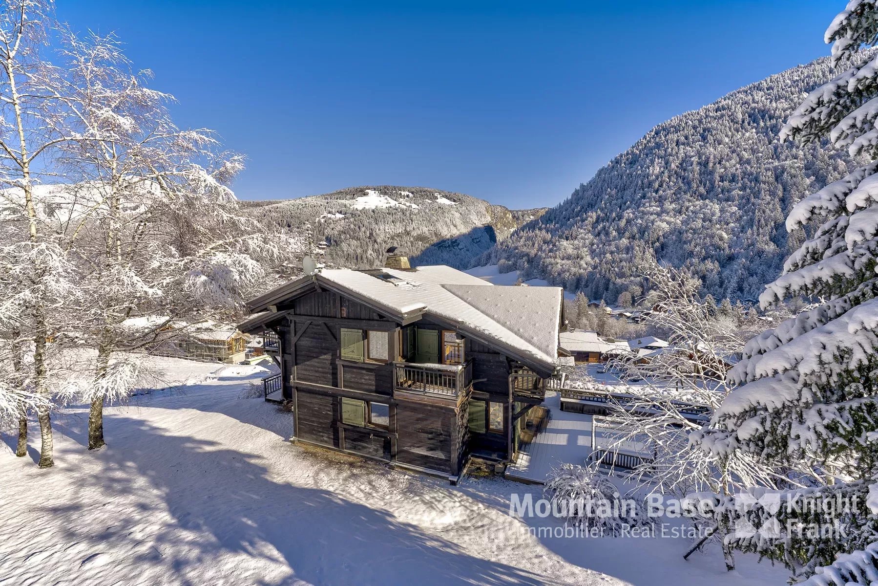 Un chalet skis aux pieds de 5 chambres, une opportunité rare à Morzine