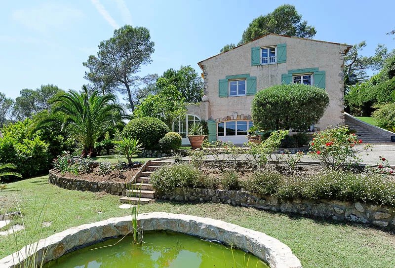 06250 MOUGINS VILLA