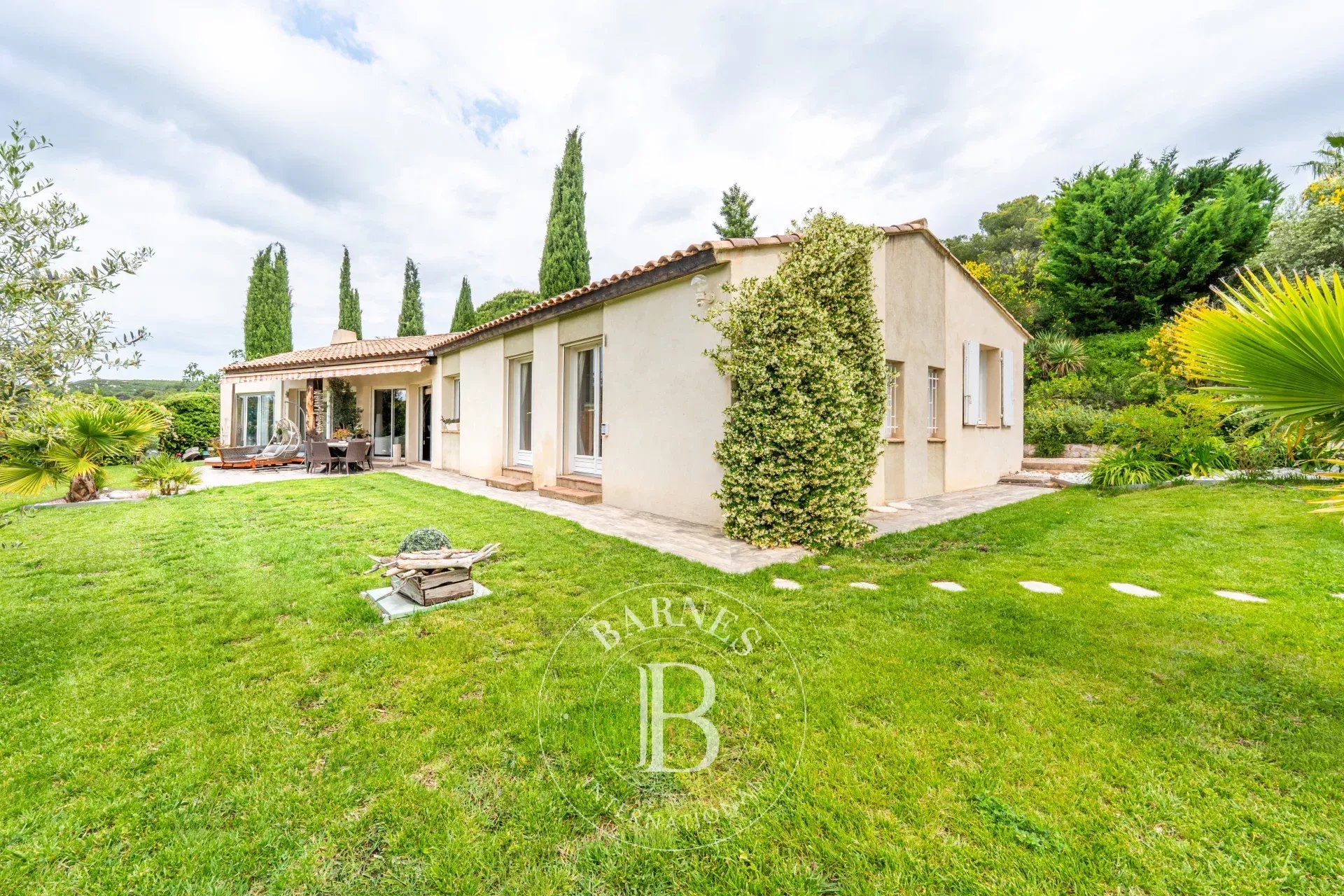 UNDER SALE OFFER - ÉGUILLES – SINGLE-STOREY VILLA – 205 SQM – INDEPENDENT ONE-BEDROOM APARTMENT – POOL – PANORAMIC VIEW – ABSOLUTE TRANQUILITY - picture 27