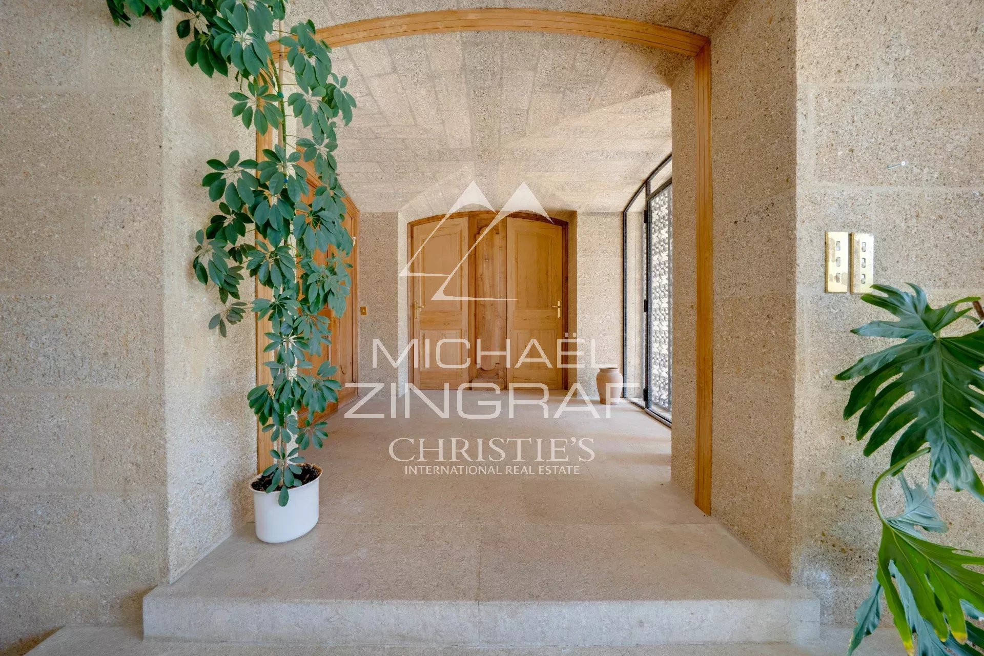 6 Bedroom Villa/Townhouse's Image 7