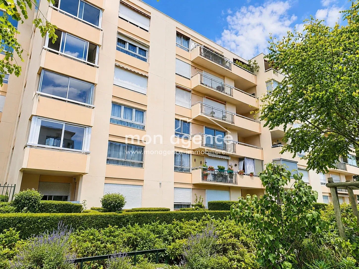 Le Petit-Quevilly (76140) - Appartement familial 96 m² – 3 chambres – Beau potentiel – Balcon, Parking privé et cave.