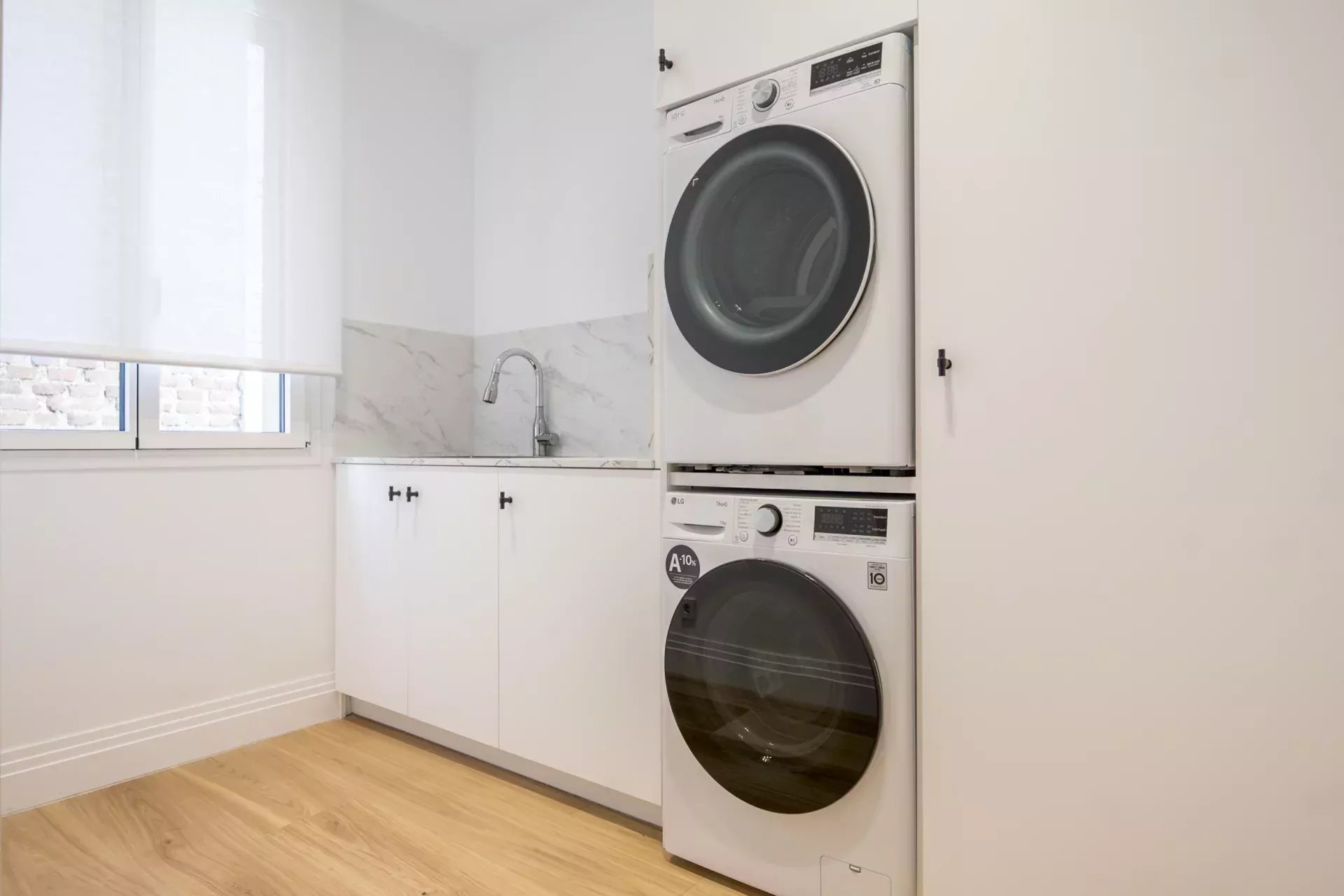 Appartement de Luxe Rénové avec Vue Imprenable sur la Fontaine de Neptune - picture 38