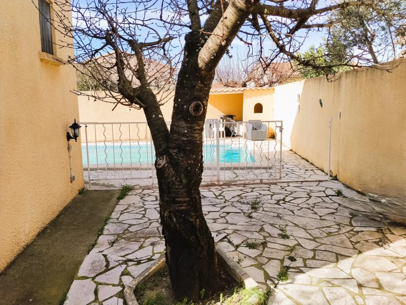 Photo 10 — Maison à fort potentiel avec dépendance et piscine – Marguerittes centre à pied