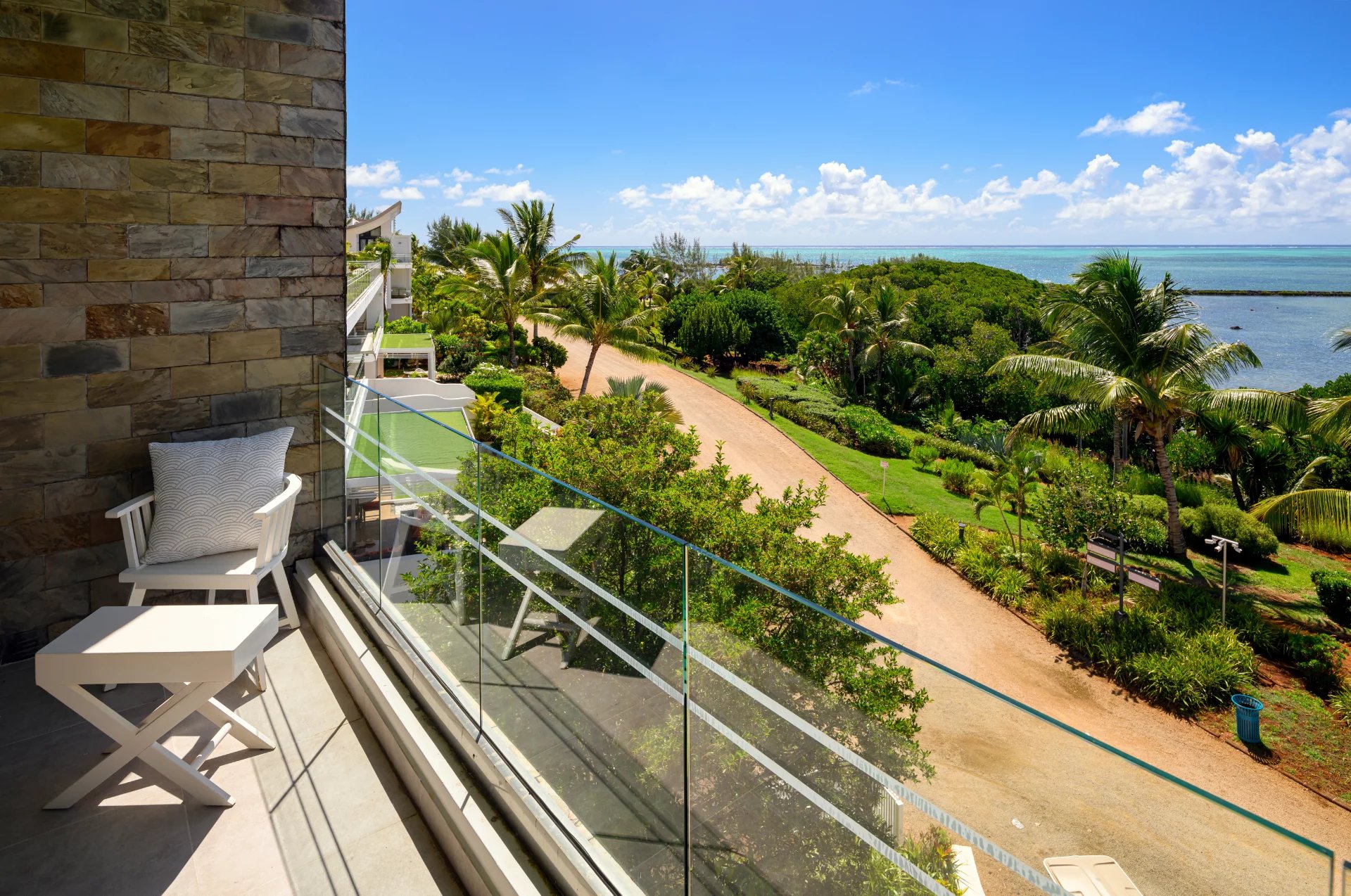 4-Bedroom Townhouse with Sea View in Azuri Village