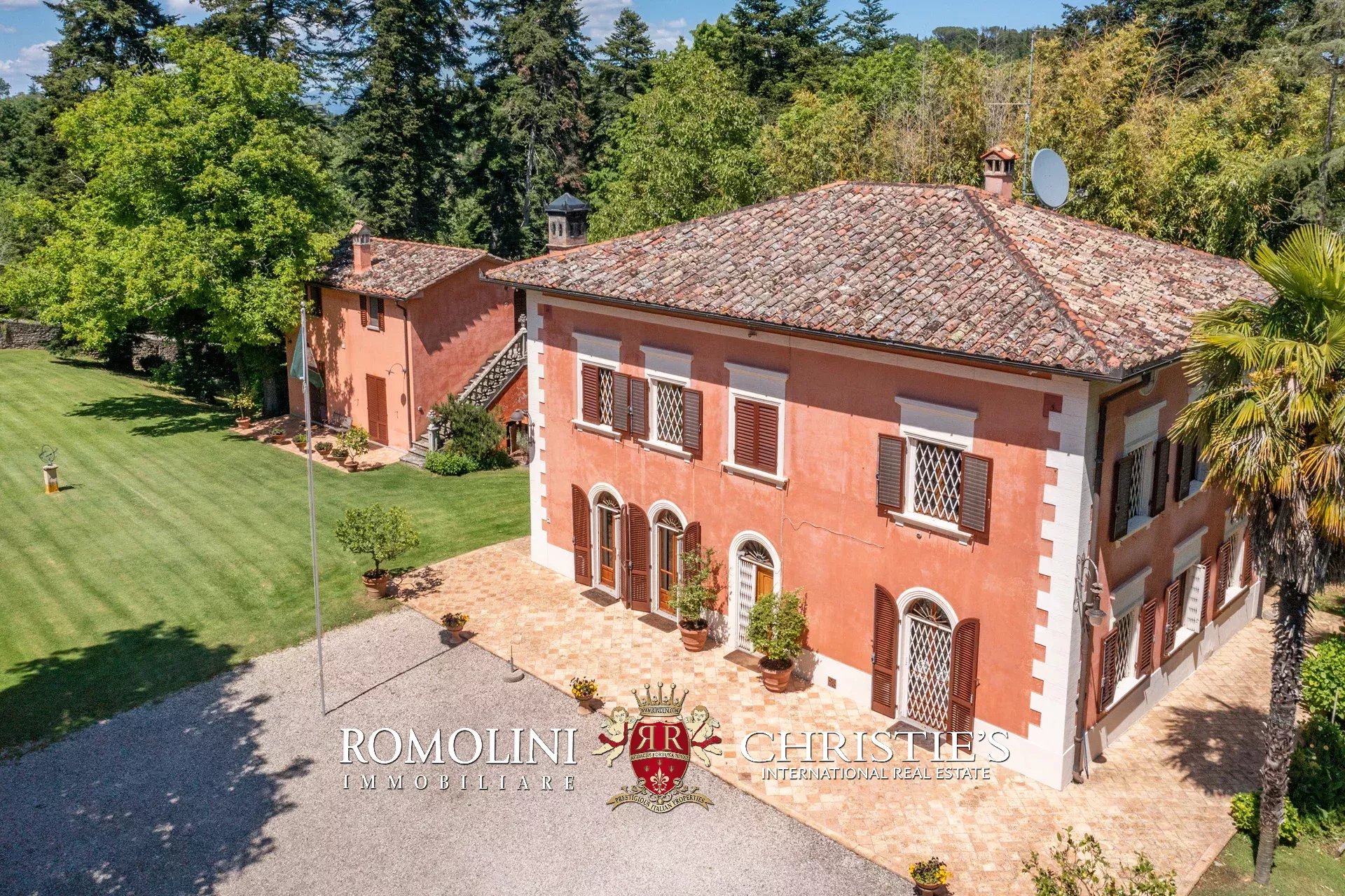8 Bedroom Villa/Townhouse's Image 9