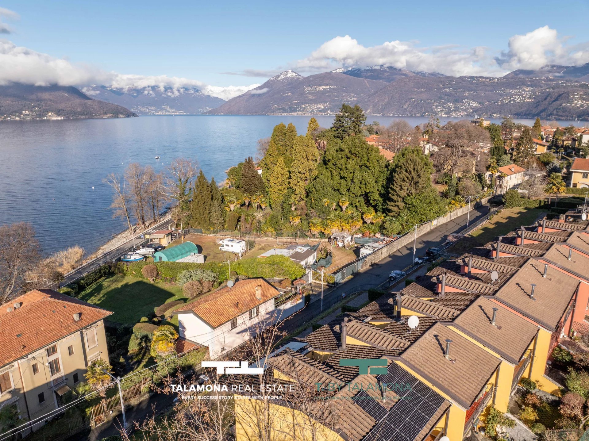 Villetta a schiera di testa con vista lago  nella Residenza "La Ronchetta"