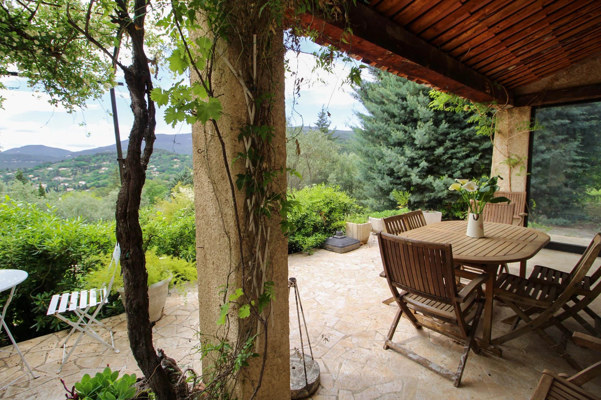 Charming 4 bedroom House with Stunning View walking distance Fayence