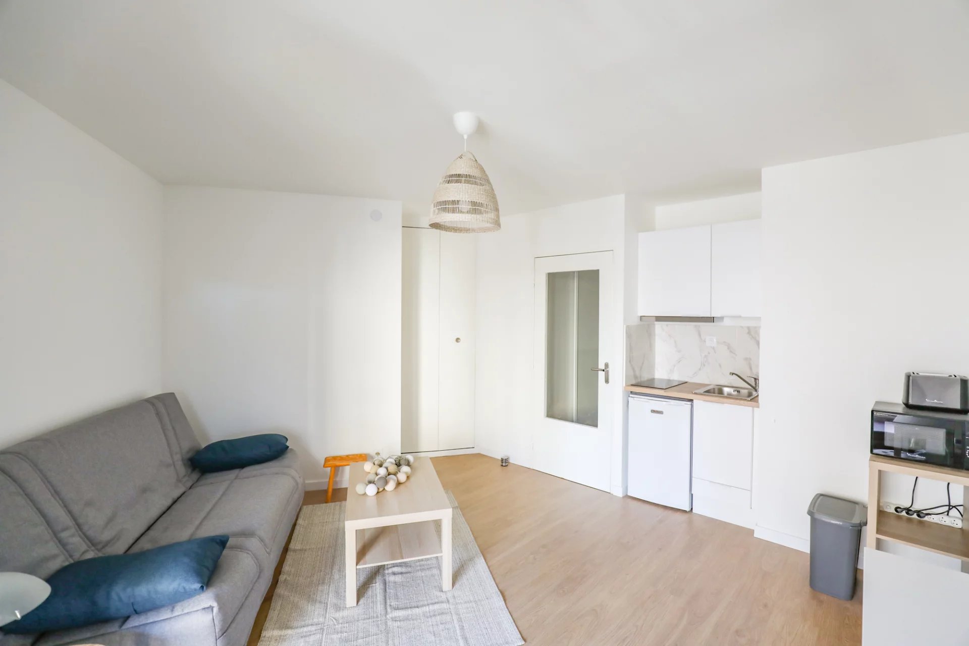 LE MENPENTI - Studio Meublé  de 25,56 m2   + Balcon - 13006 Marseille