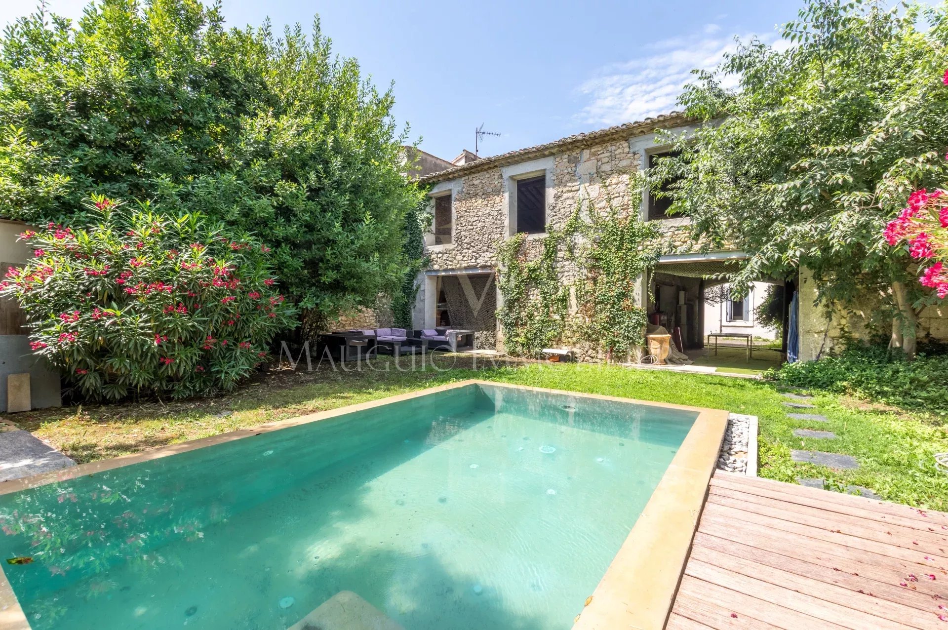 Maison de maitre avec dépendances - piscine
