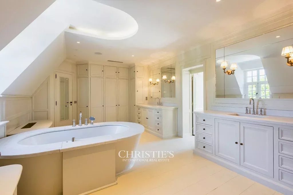 Manoirwijk – Charmante villa op een achterliggend perceel van 55 are