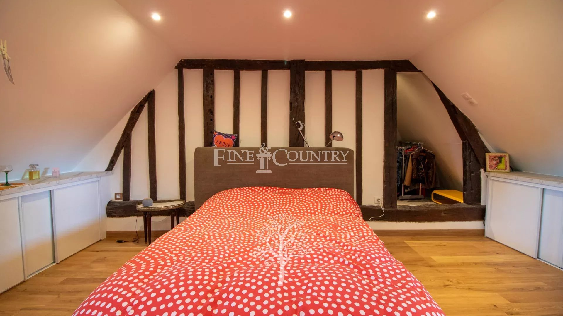 Photo of 7-room Thatched cottage for sale with covered heated swimming pool