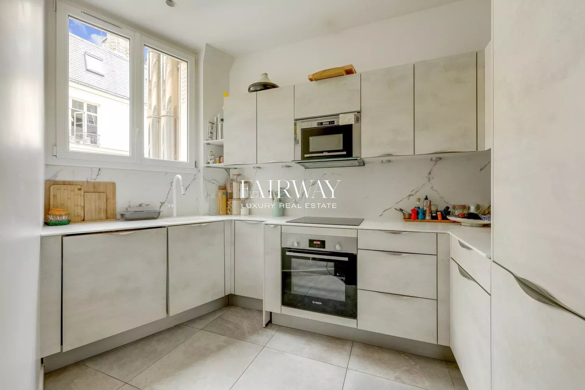 Appartement de standing de 110 m² avec 4 pièces rénovées au pied du parc Monceau – Paris 8e