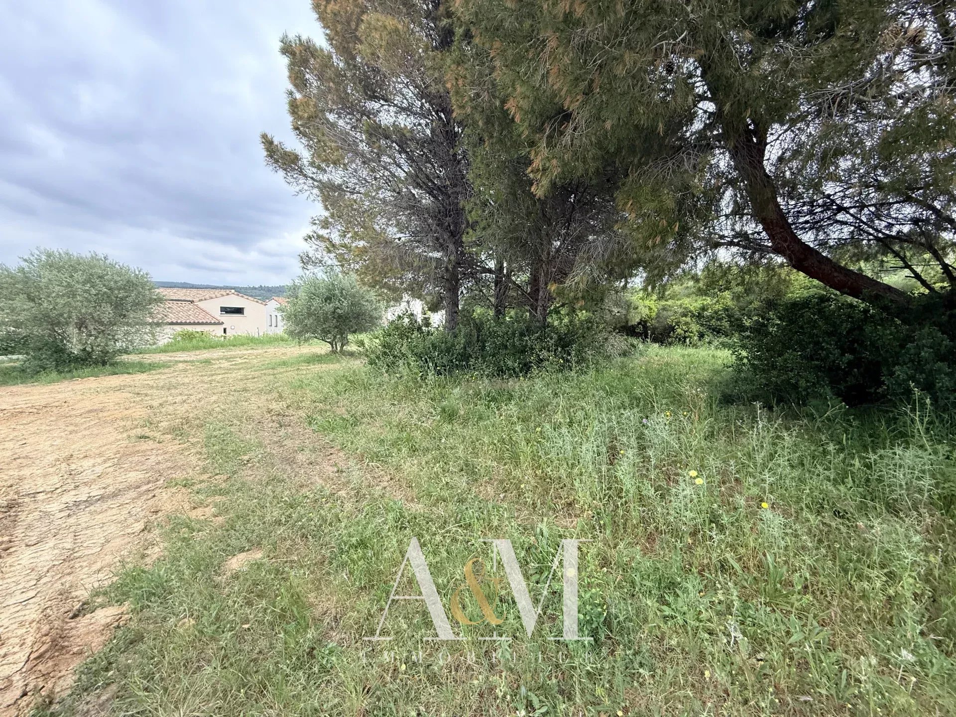 Terrain constructible 1058 m² viabilisé - Photo 4