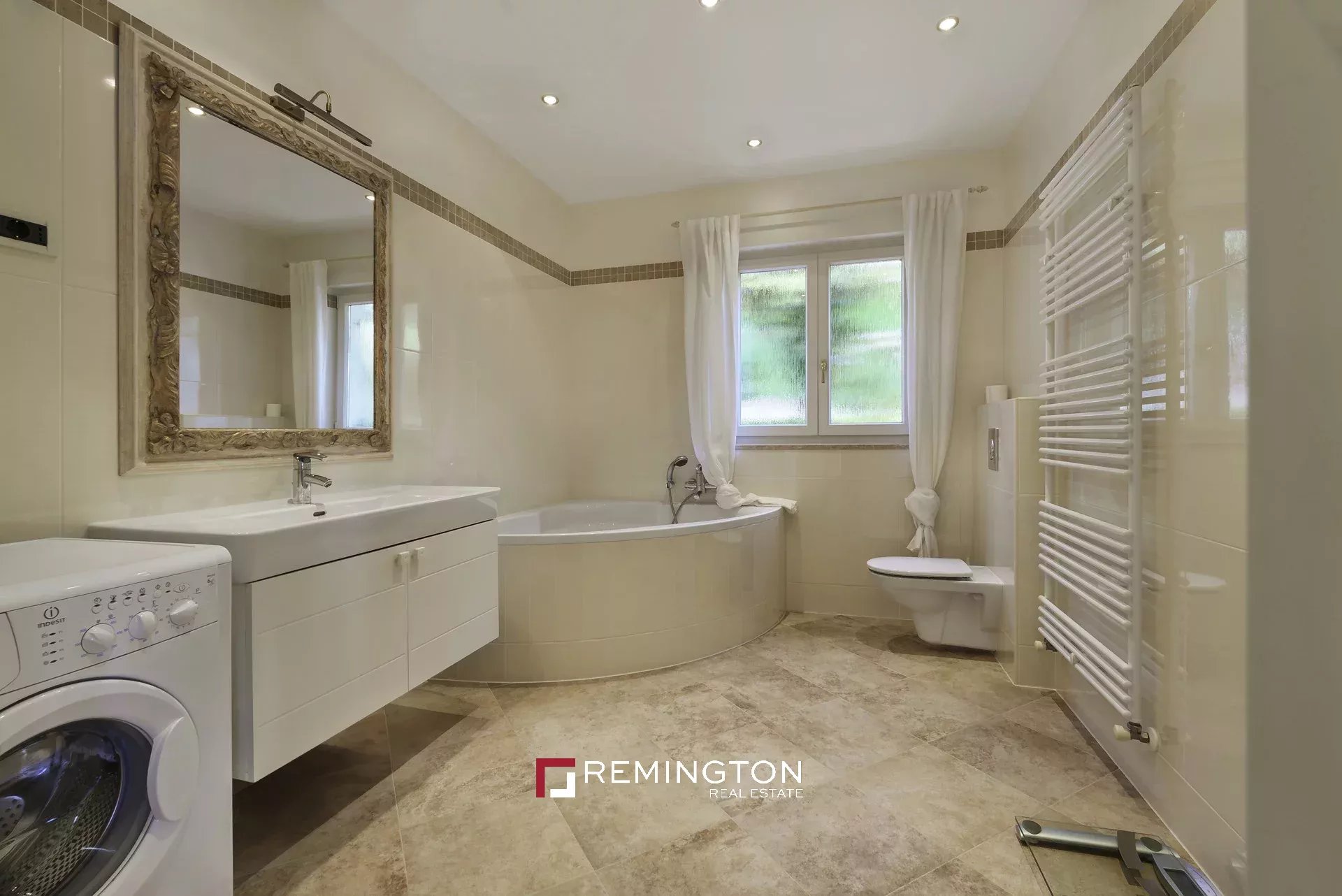 2 Bedroom Apartment/Flat's Image 3