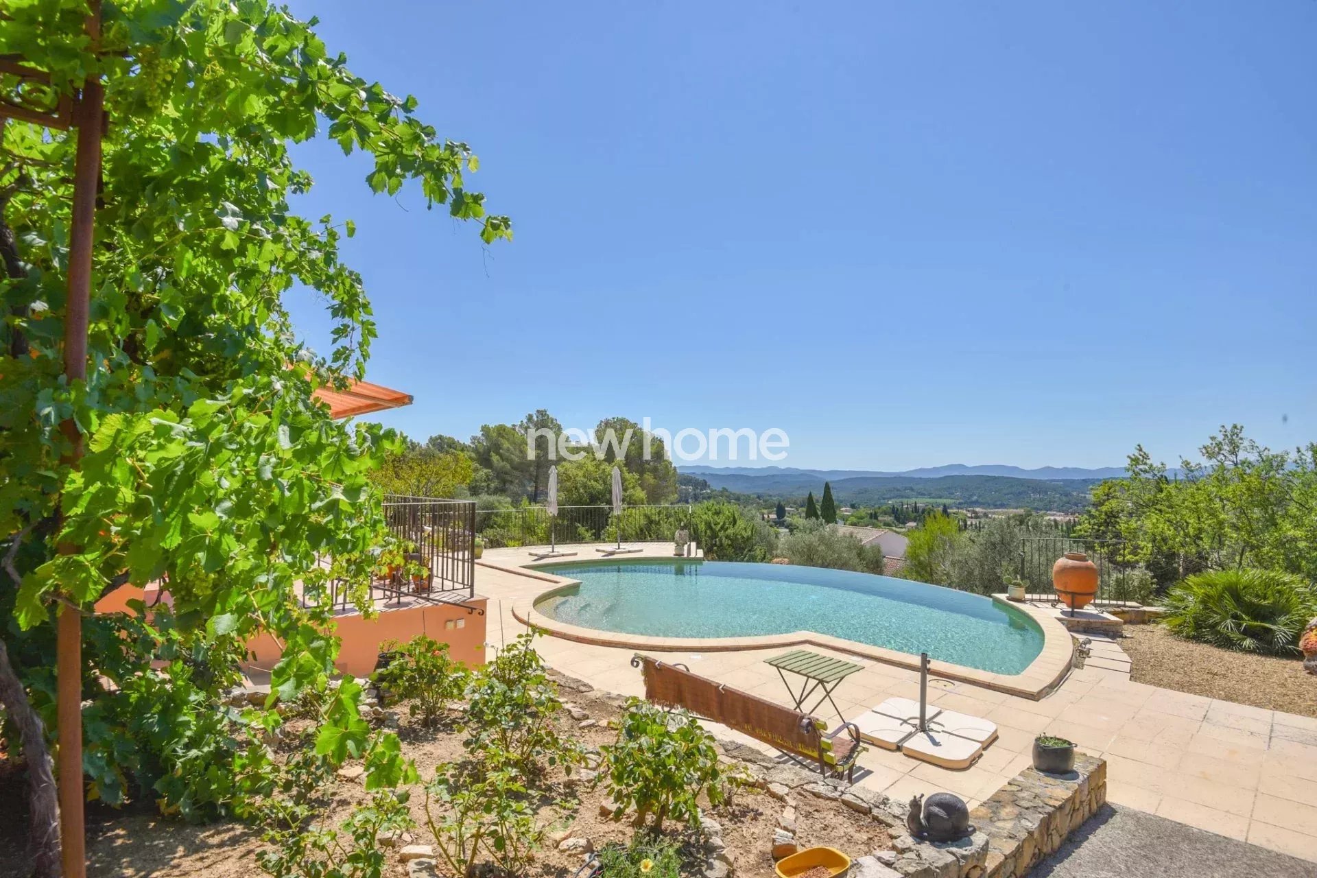 Propriété d'exception à Lorgues avec vue panoramique et appartement indépendant