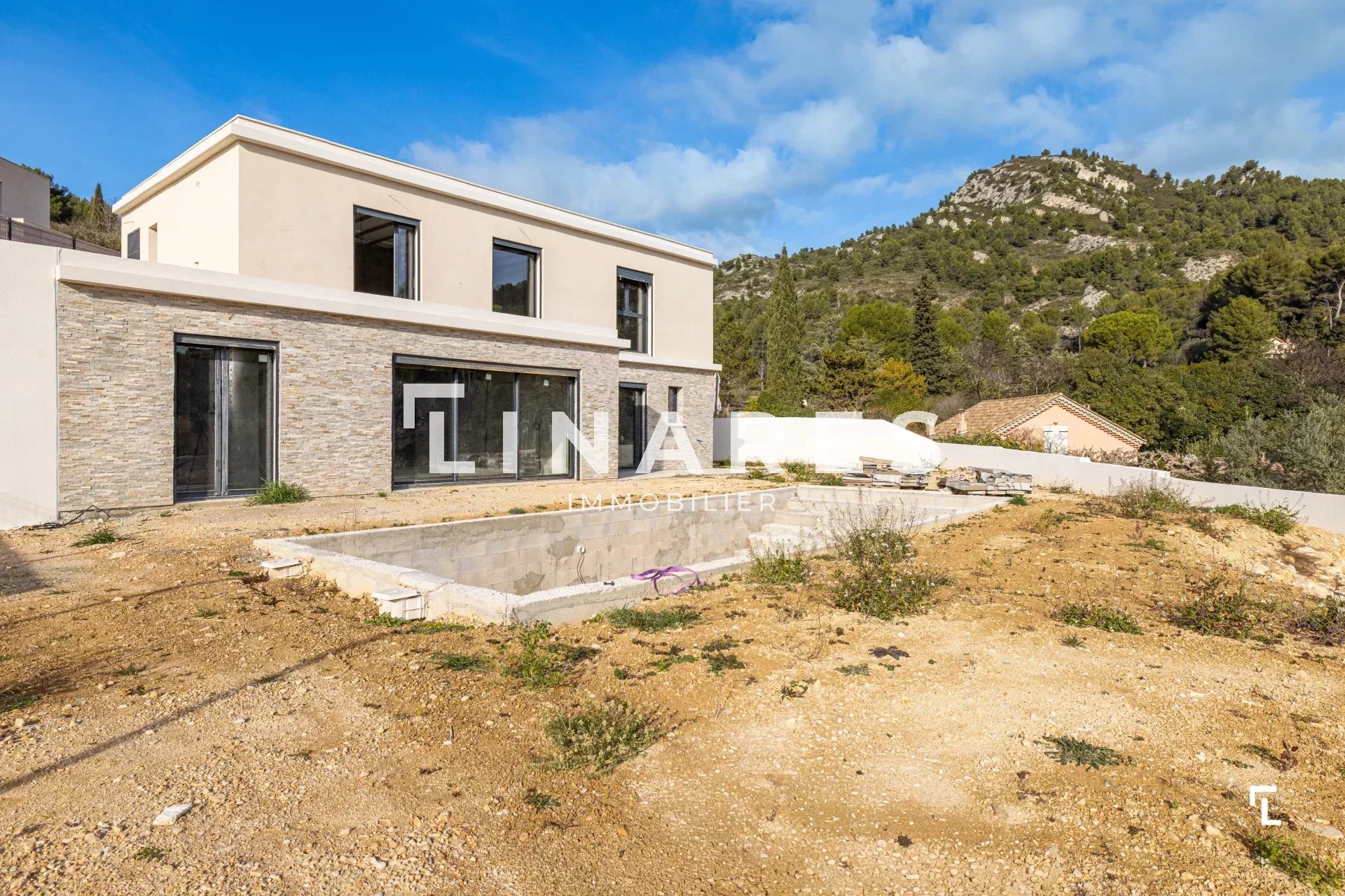CARTE BLANCHE - Villa T5 de 170m² - Piscine - Parcelle 750m² - 13011 Eoures
