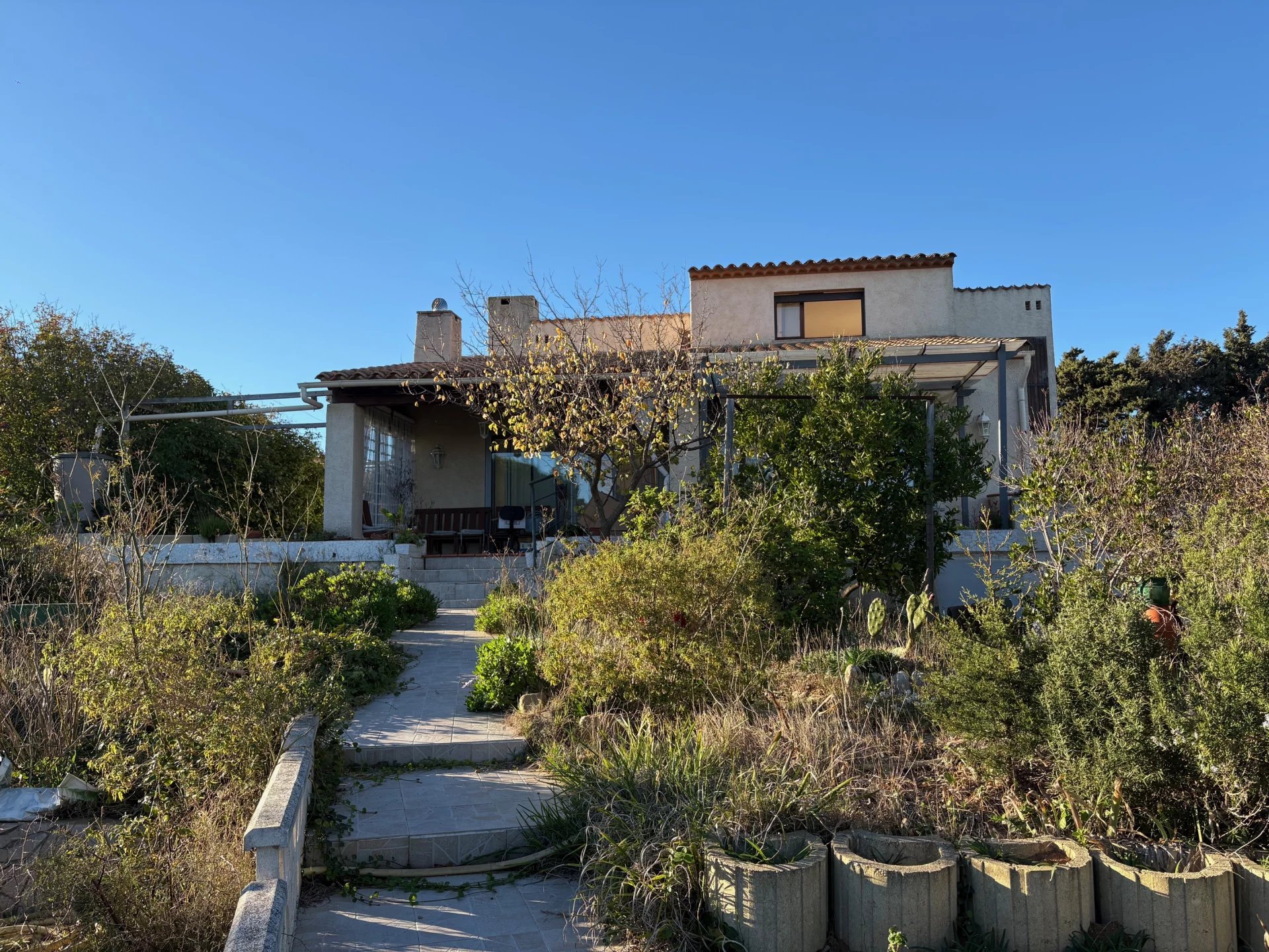 NARBONNE - Maison T6 avec garage et jardin -