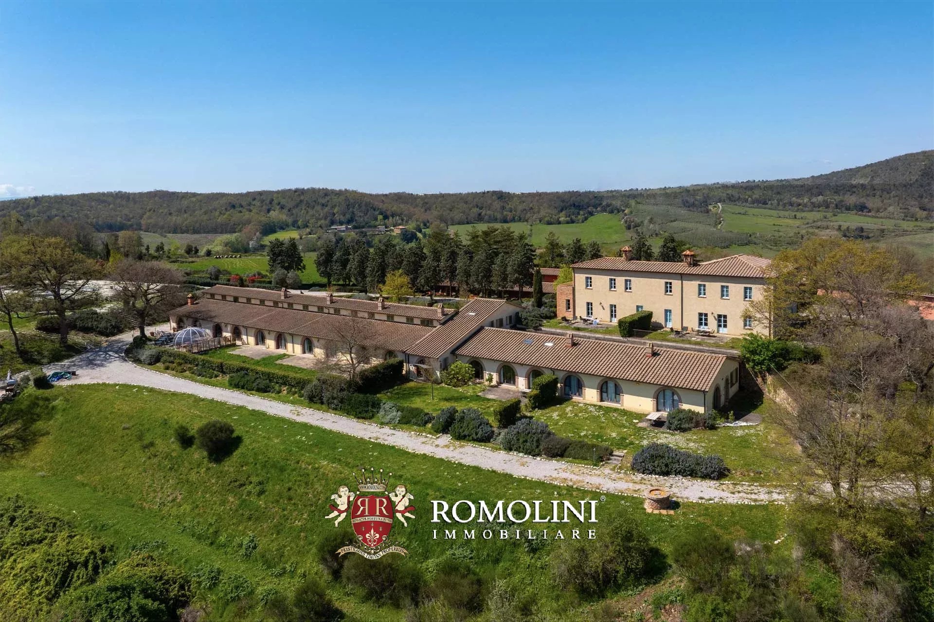 LUXUSANLAGE MIT 19 WOHNUNGEN IN DER TOSKANA, VAL D'ORCIA