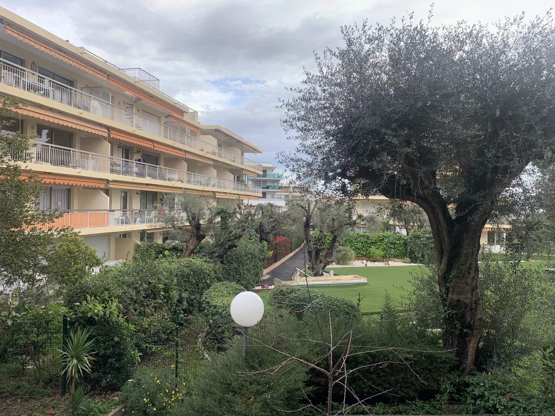 Ref. 9391 - LIFE ANNUITY - CROS DE CAGNES (06) - Occupied 3-room apartment