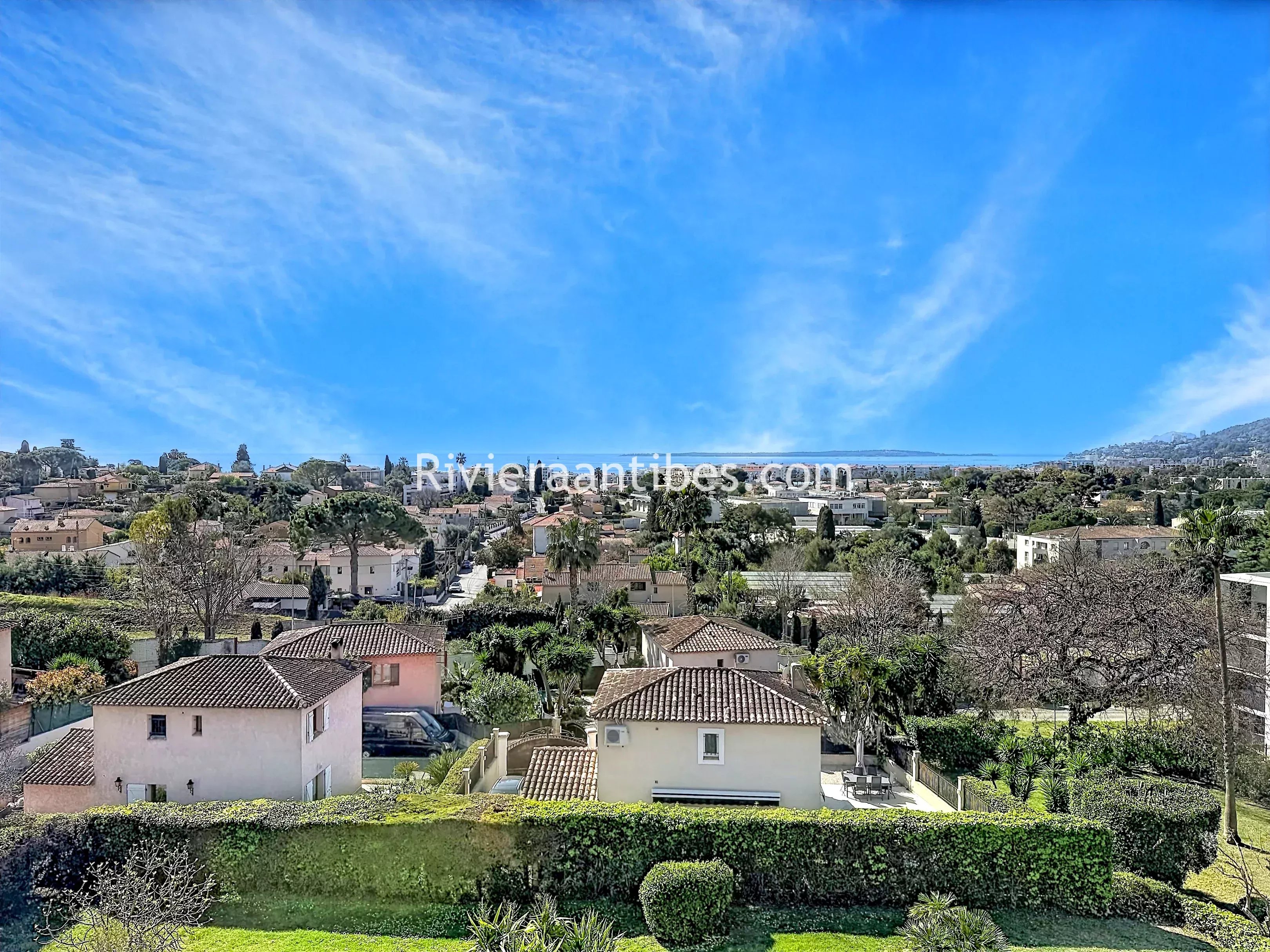 ANTIBES VUE MER PANORAMIQUE DERNIER ETAGE