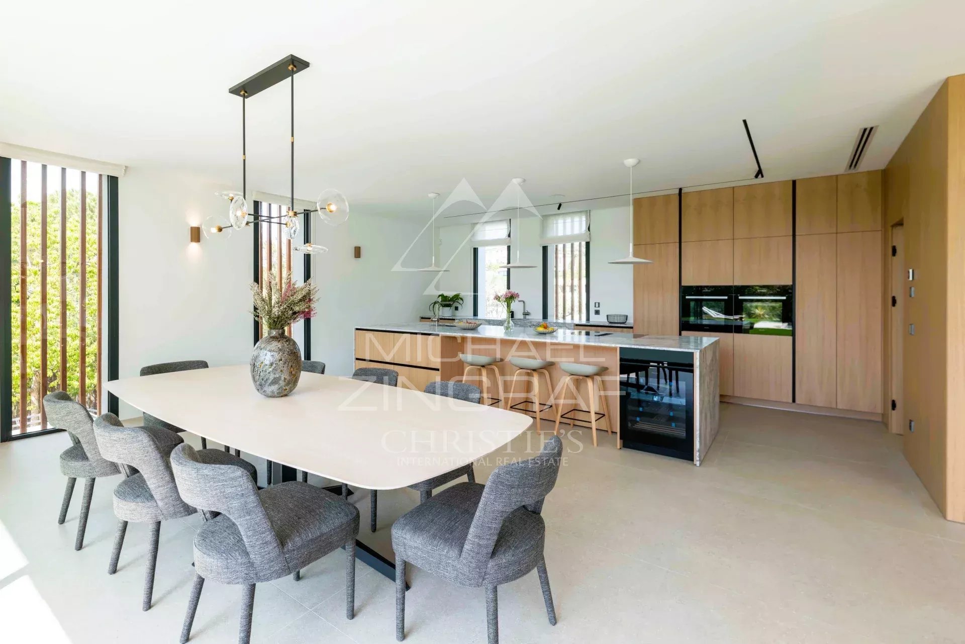 8 Bedroom Villa/Townhouse's Image 4