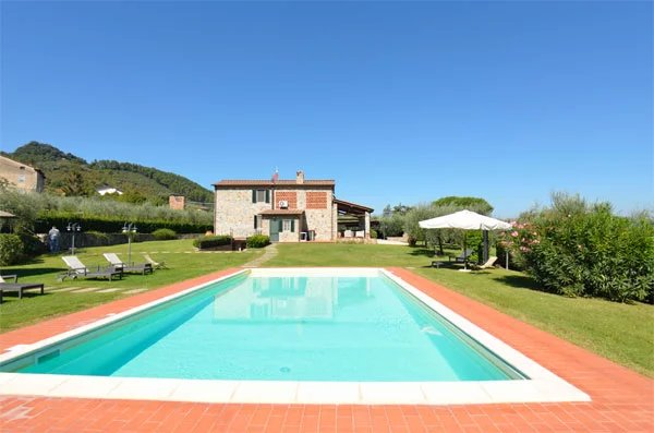 ITALIA, TOSCANA,  COLLE DI COMPITO (LUCCA), VILLA CON PISCINA, 8 PERSONE