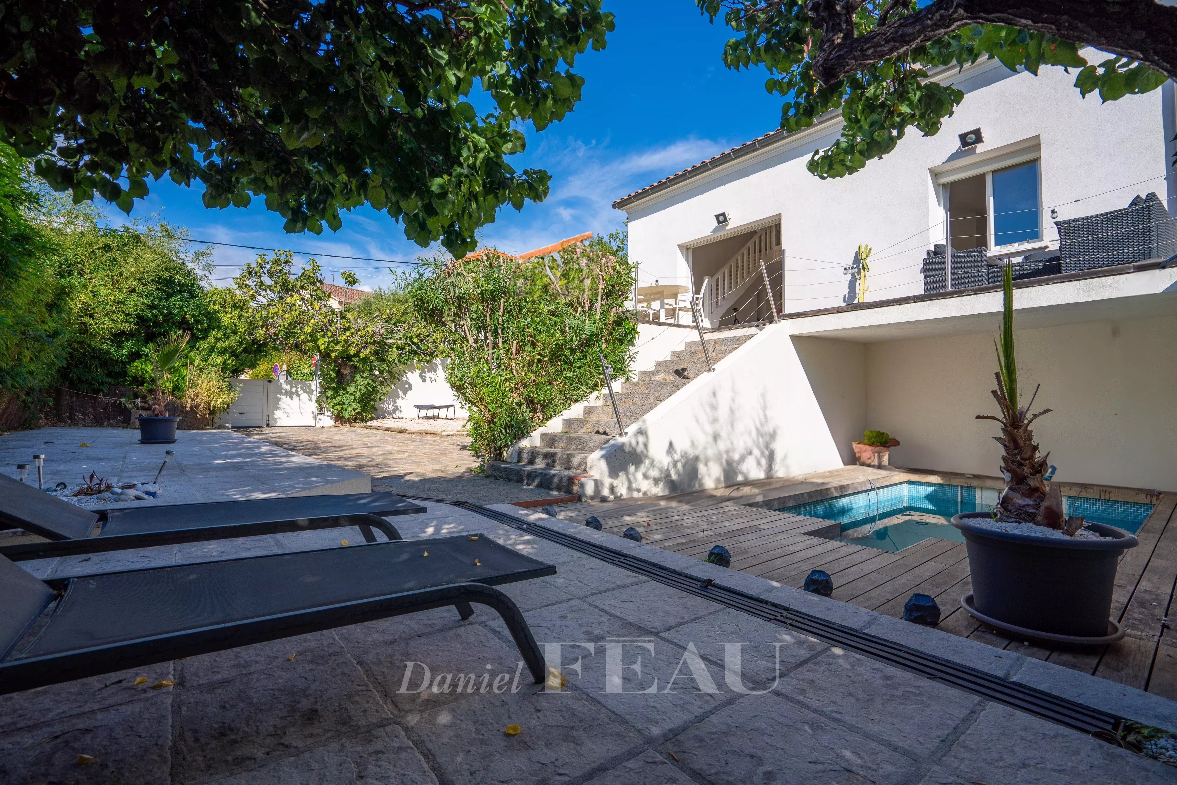 Bormes-les-Mimosas  - A renovated 3/4 bed property