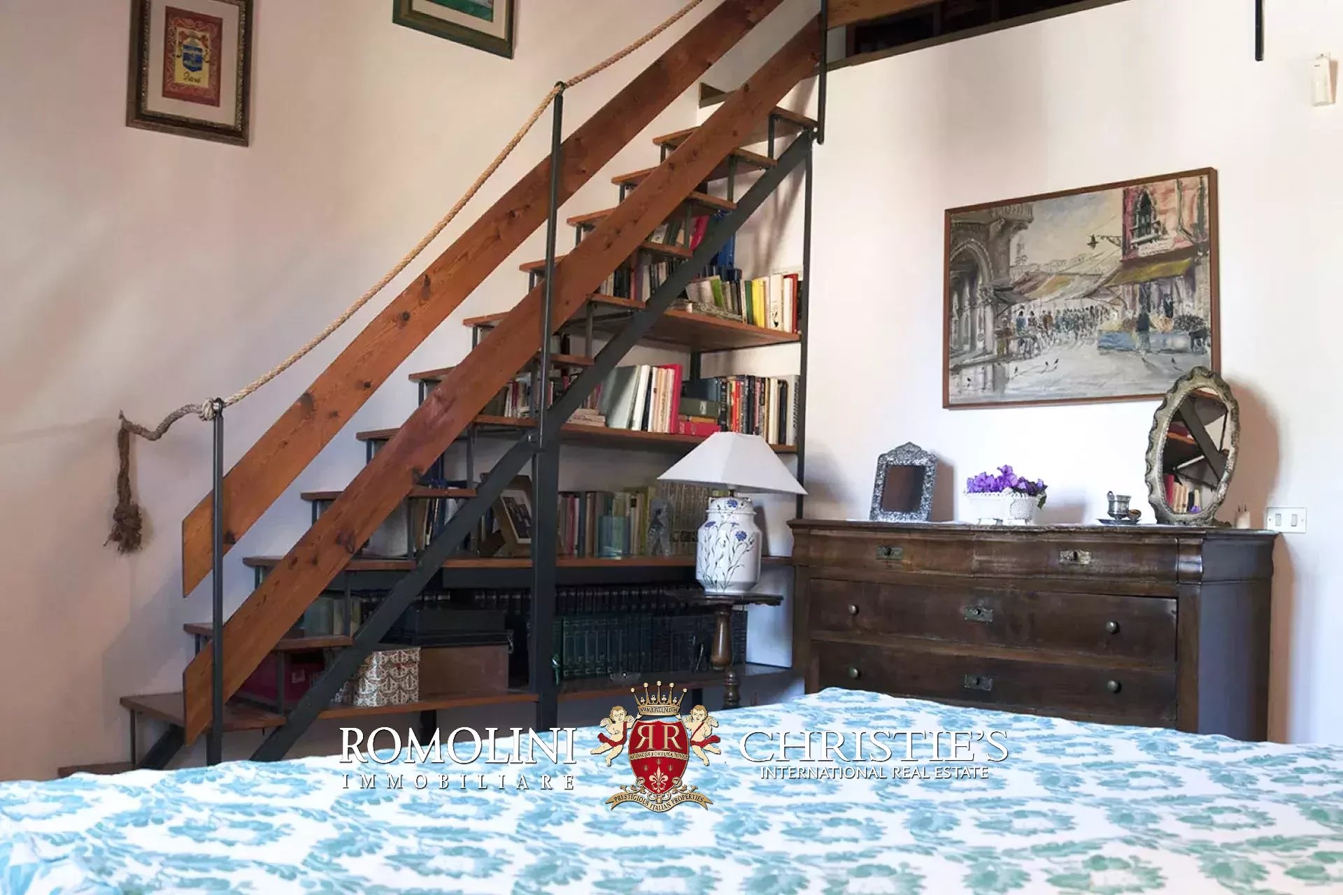 18 Bedroom Vineyard's Image 91