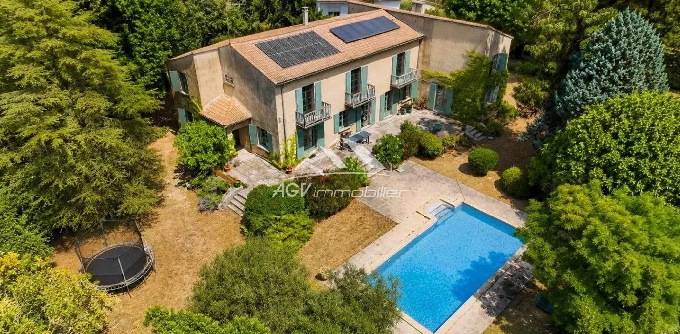 Propriété de charme en pierre avec piscine et vaste parc arboré