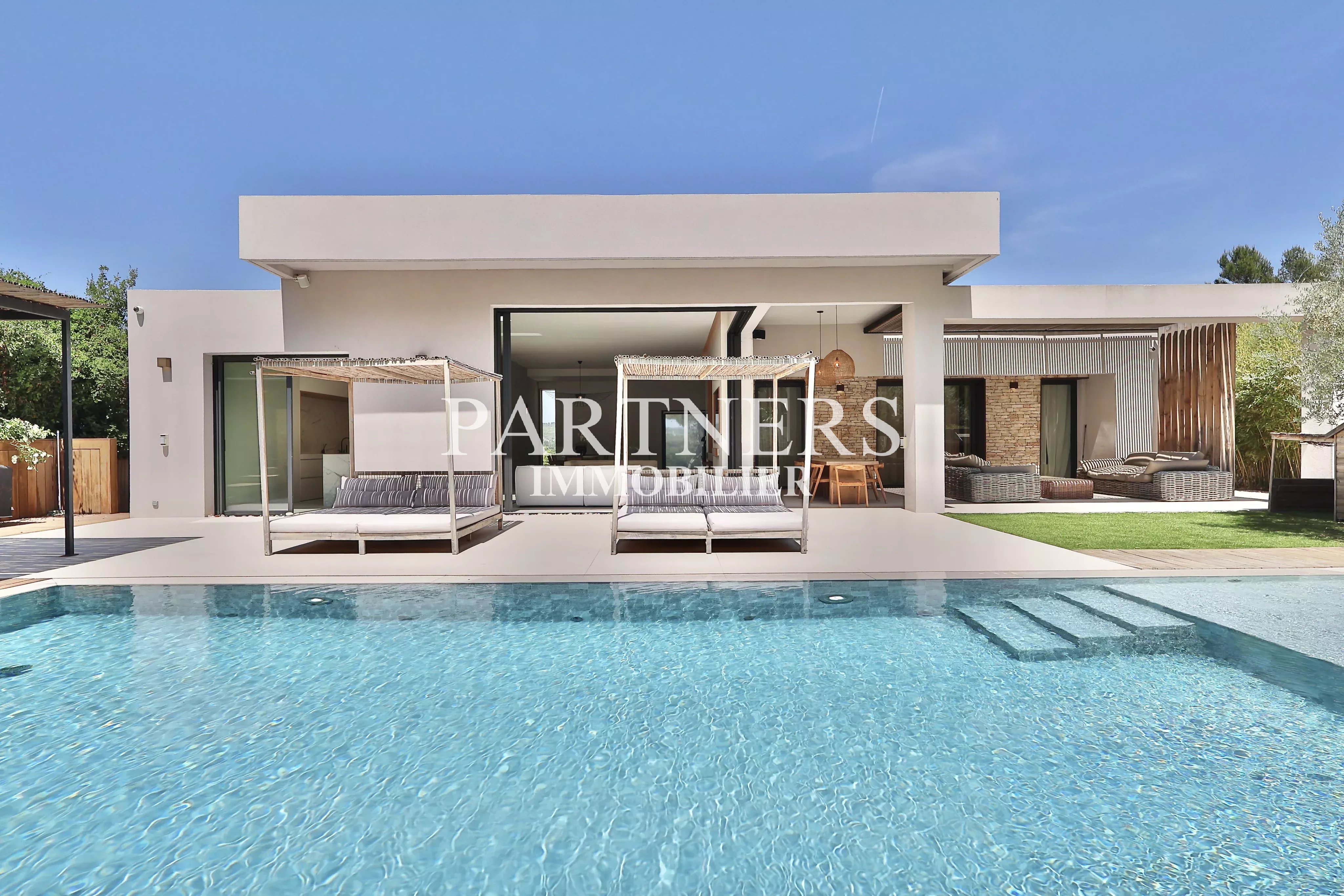 Villa moderne de 350 m² à 20min d'Aix