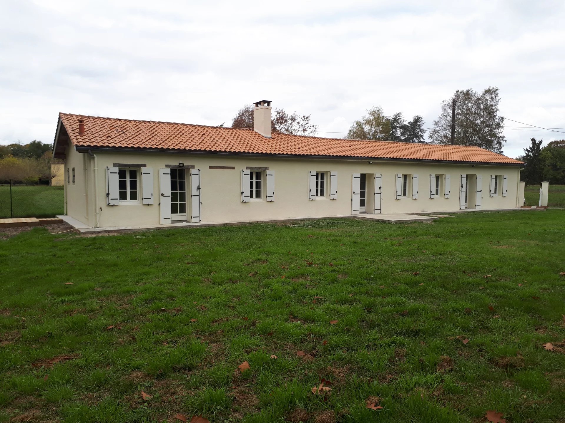 Maison Individuelle de type 5 de 136 m² env.  sur 1300 m2 env. de terrain complètement au milieu des bois