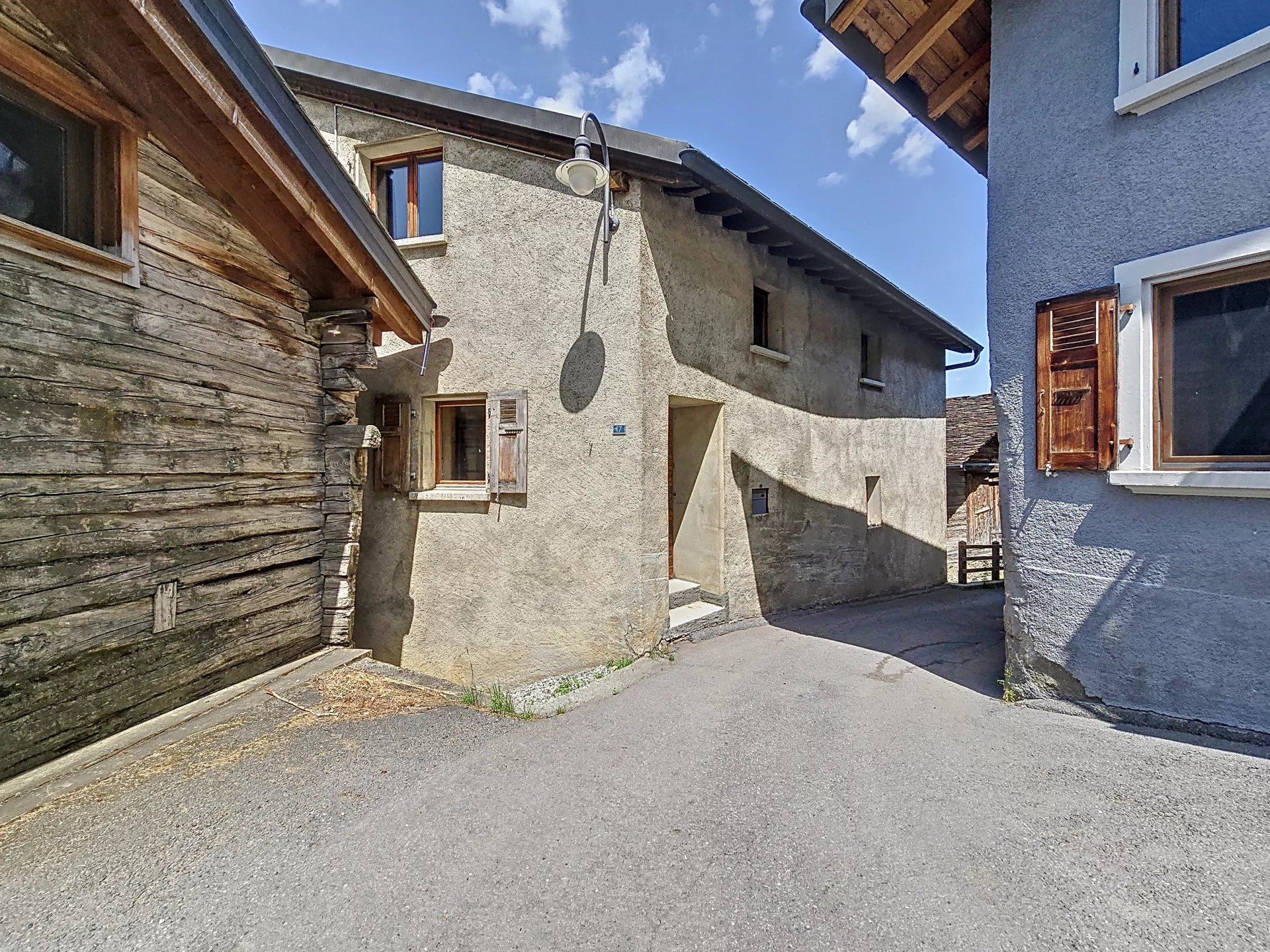 Charmante maison villageoise et sa grange traditionnelle !