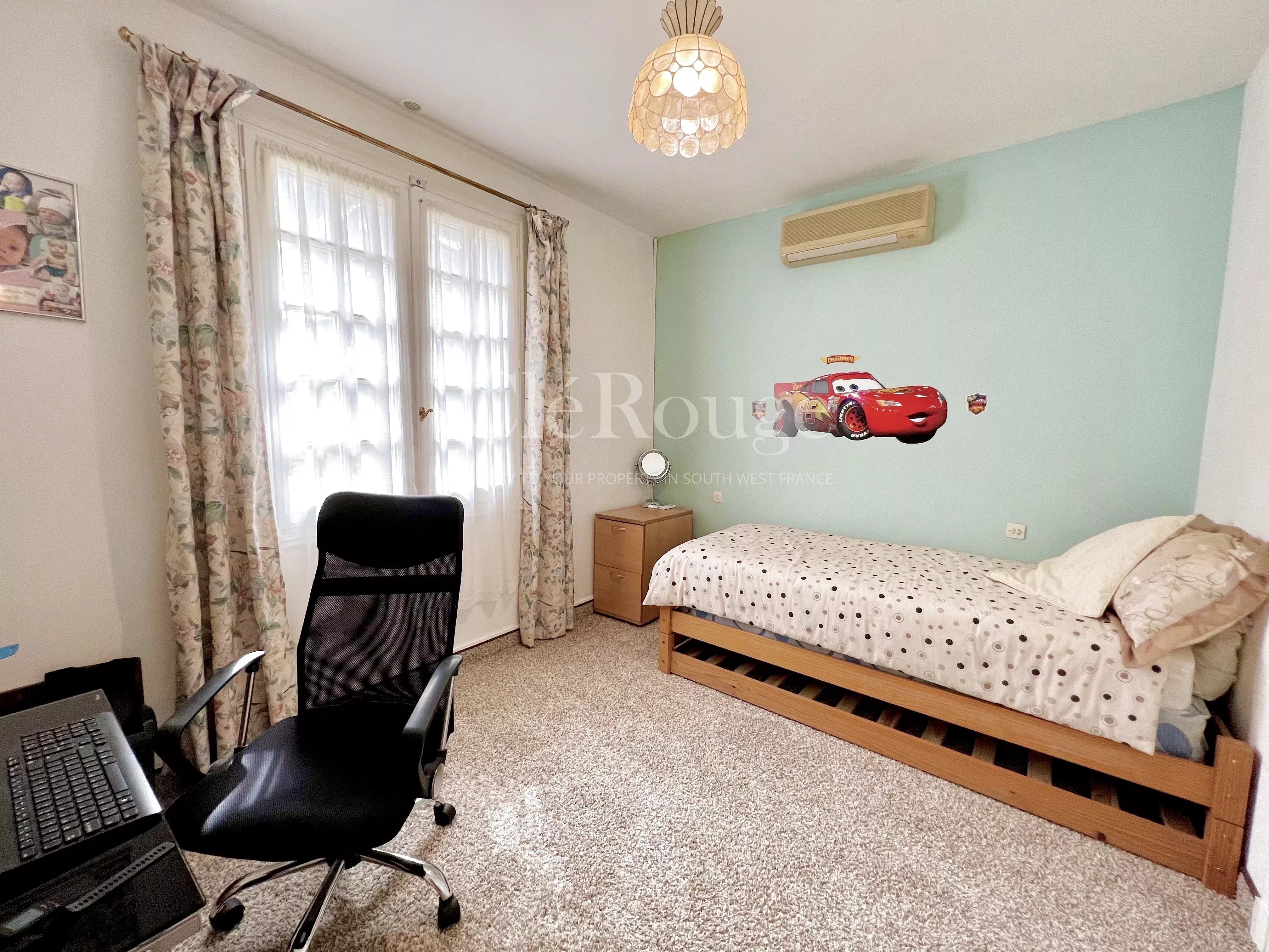 Proche de Duras - Maison de plain-pied avec 3 chambres et un jardin d'environ 2160m².