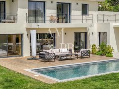 On the heights of Cannes - Delightful villa of 247m2 - Sea view — photo 6 of 7