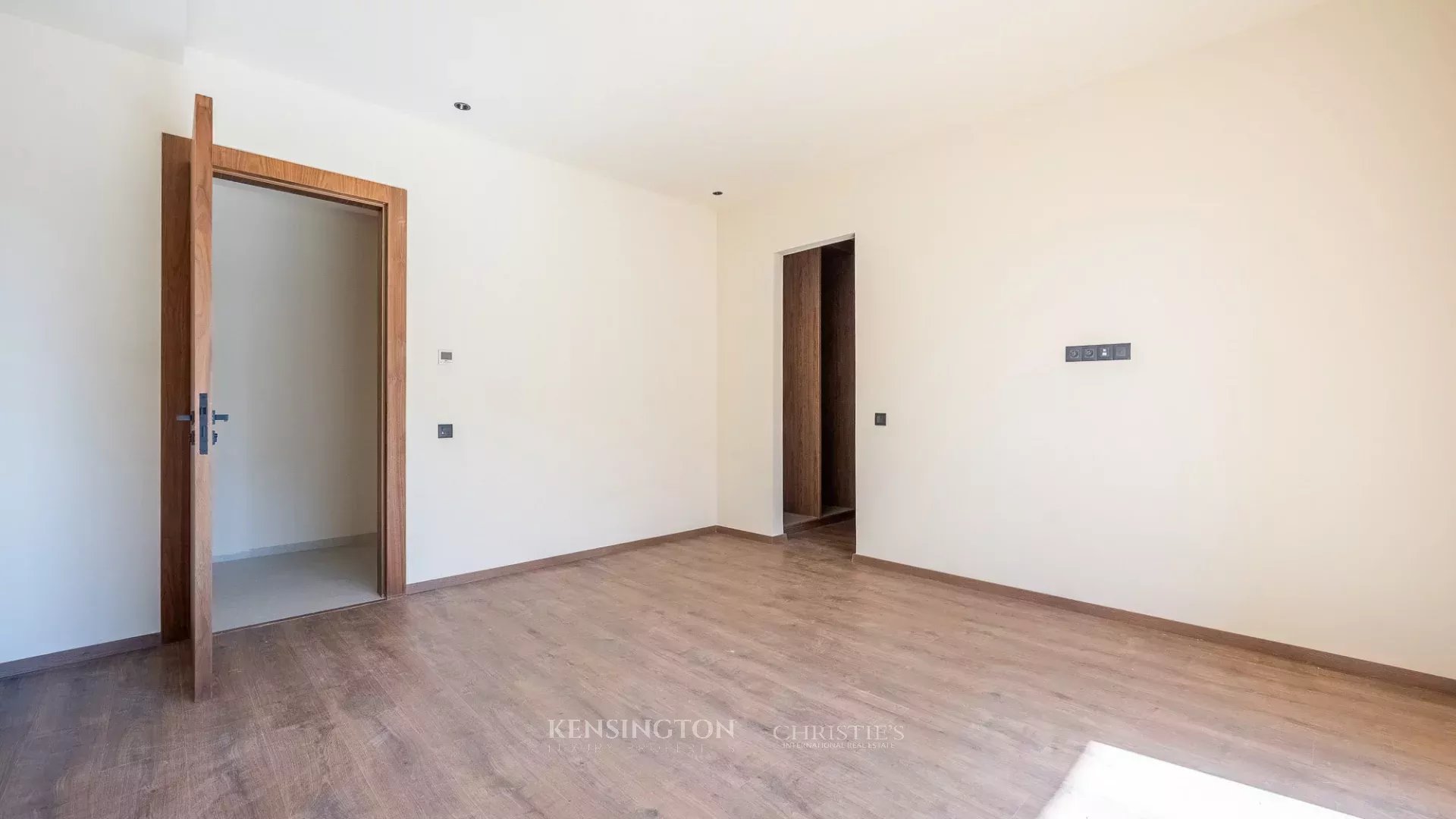 5 Bedroom Villa/Townhouse's Image 21