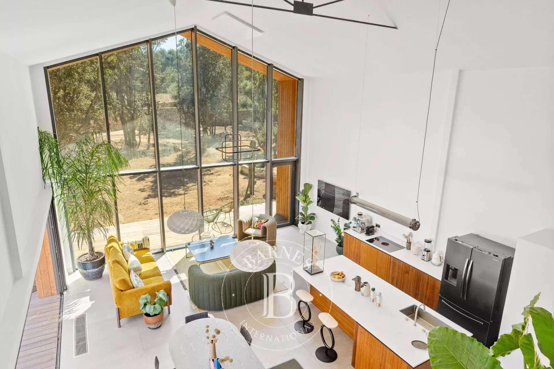 Bonifacio, contemporary villa, close to the beach and town center.