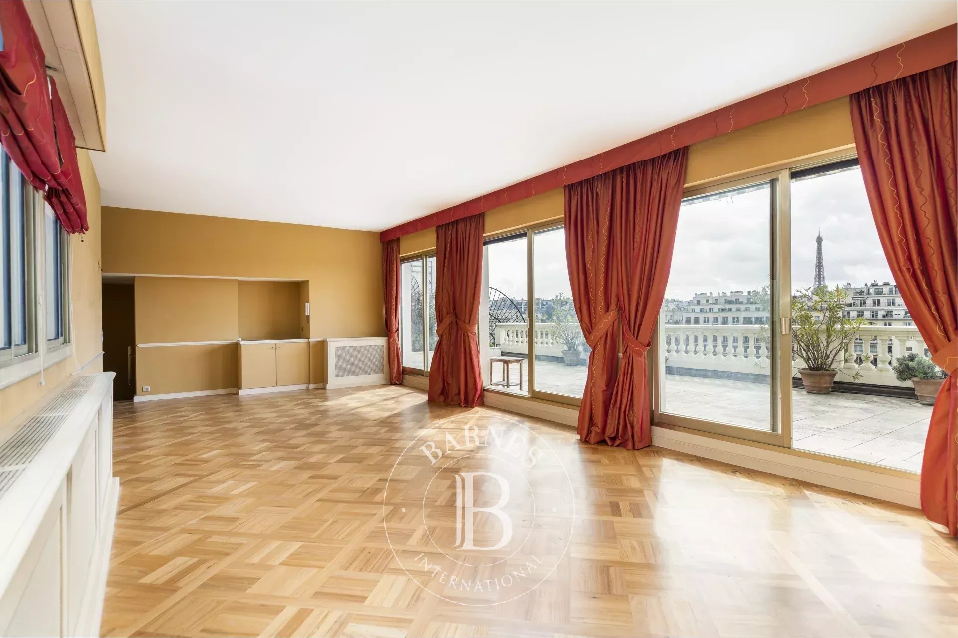 Exclusive - Paris 16 - Chaillot/Foch - Top floor with terrace - 4 bedrooms - picture 14 title=