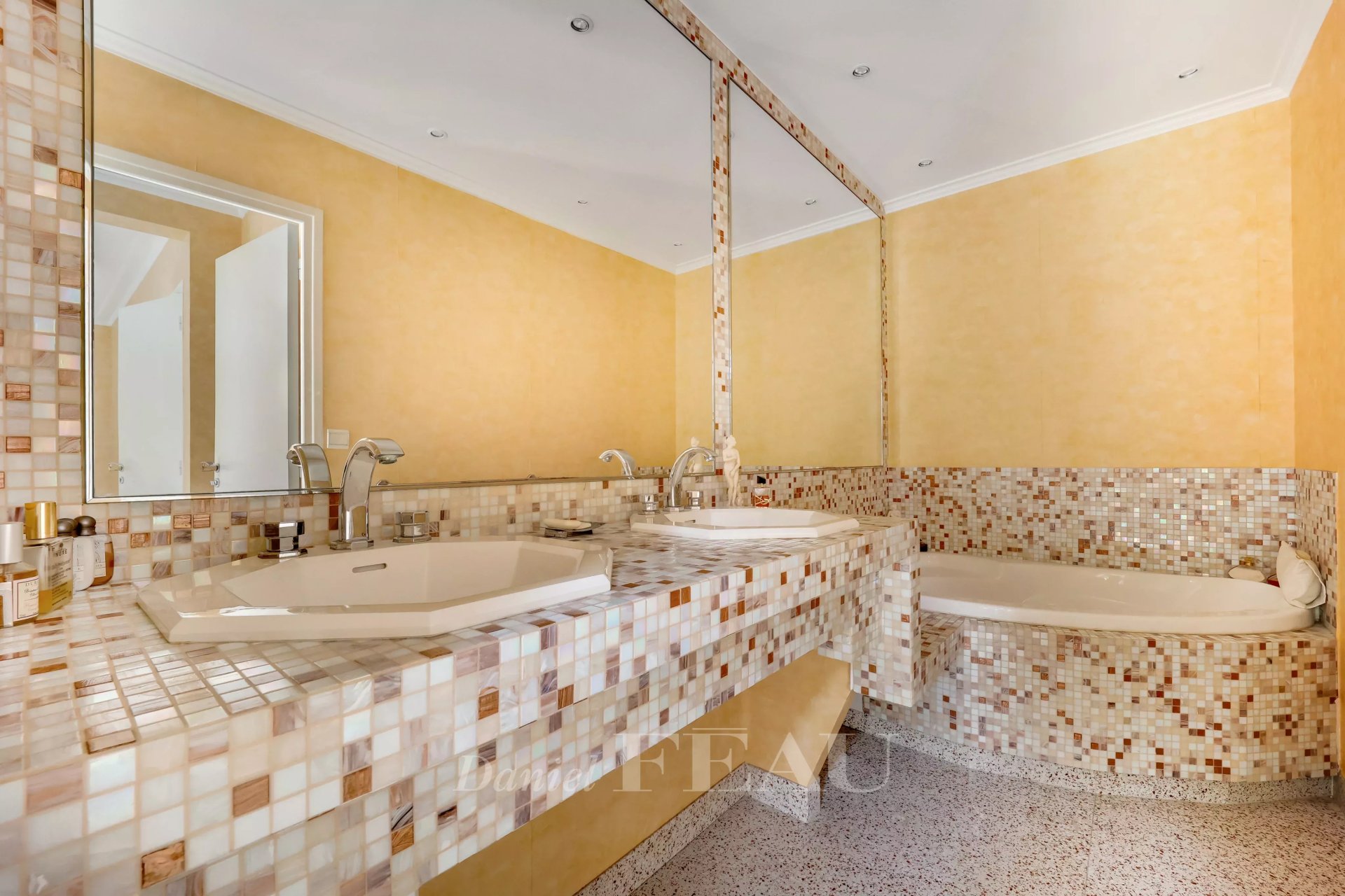 5 Bedroom Villa/Townhouse's Image 10