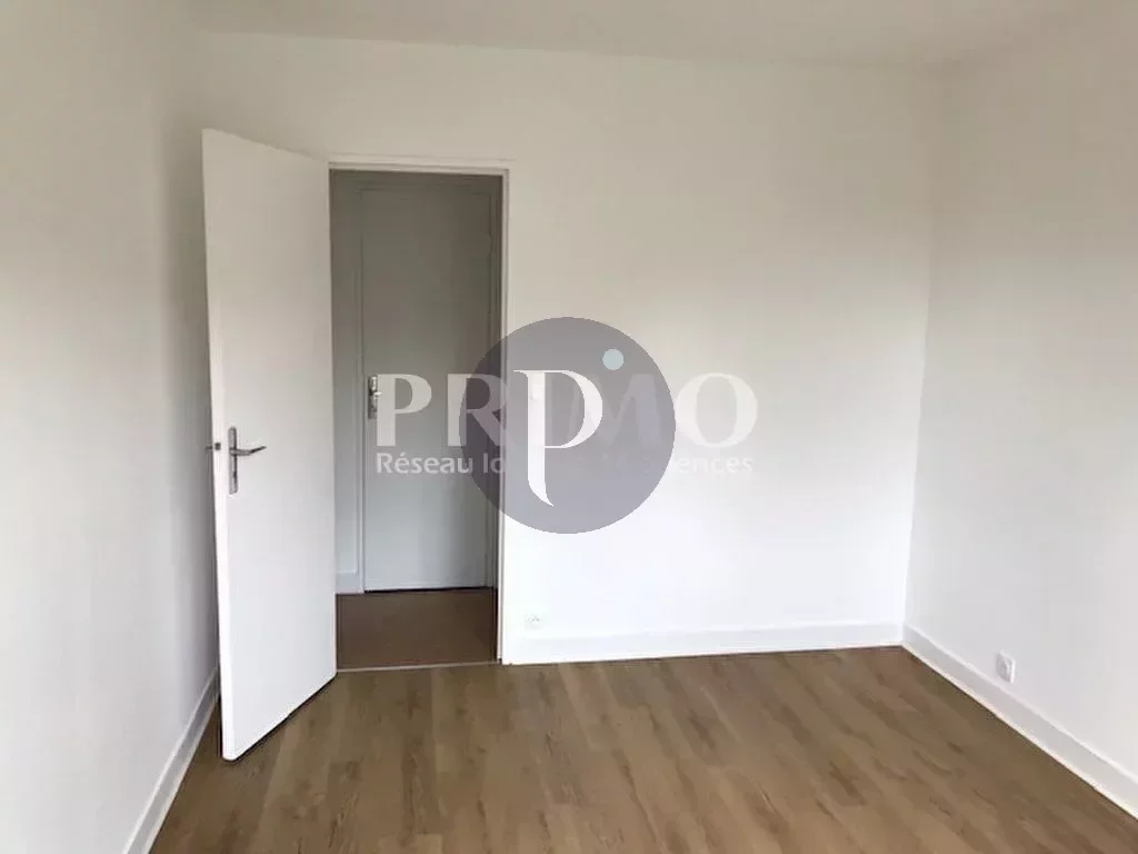 location-appartement-2-pieces-lhay-les-roses-83877449