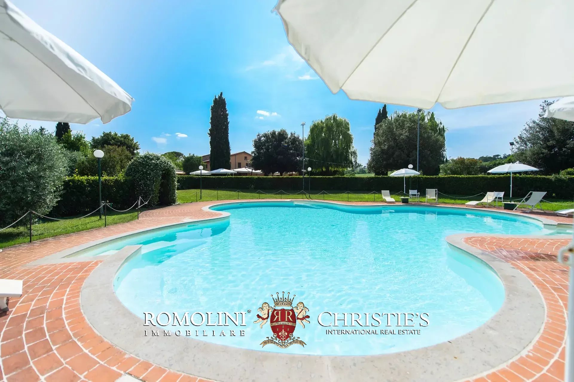 6 Bedroom Villa/Townhouse's Image 13