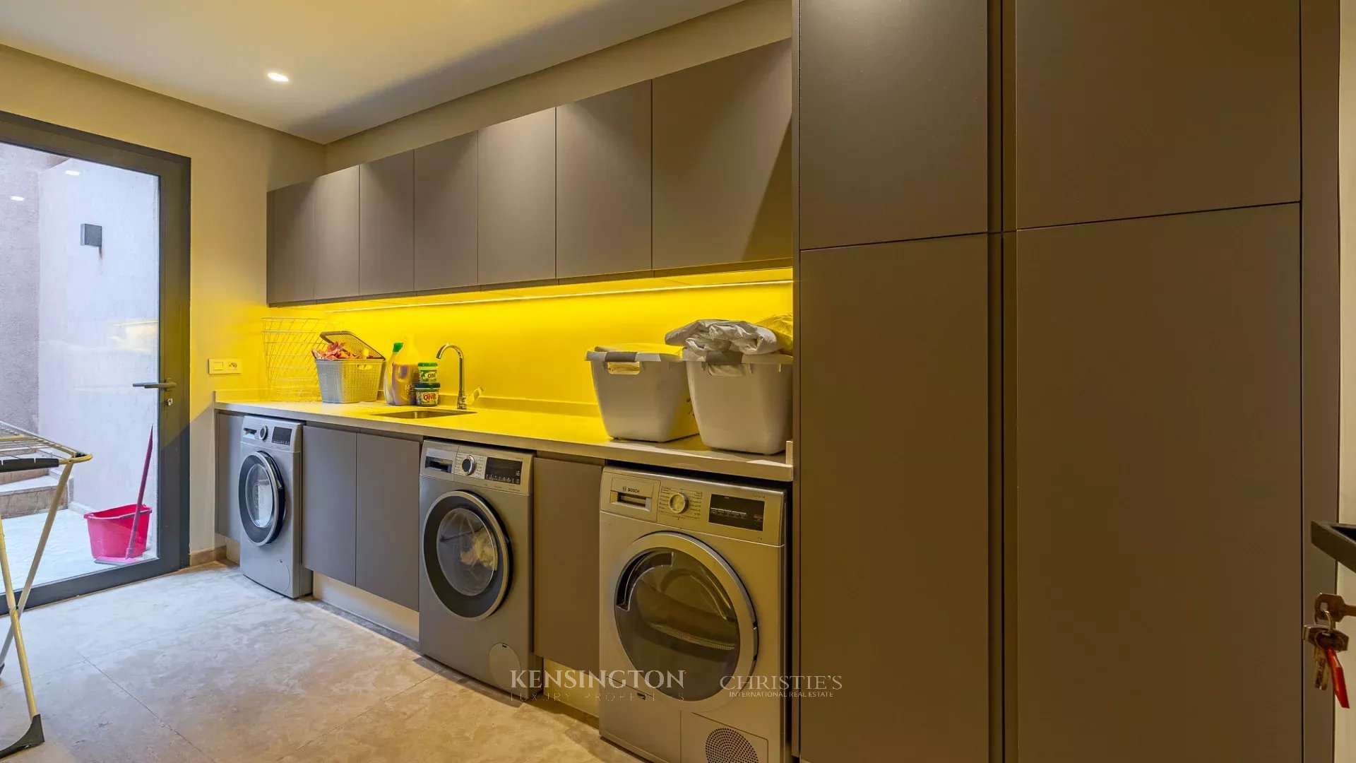 6 Bedroom Villa/Townhouse's Image 34