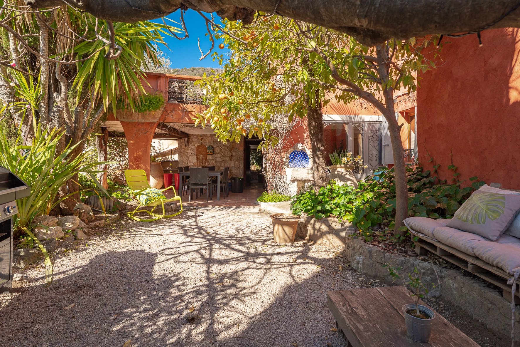 Vente Maison Atypique avec Jardin et Piscine