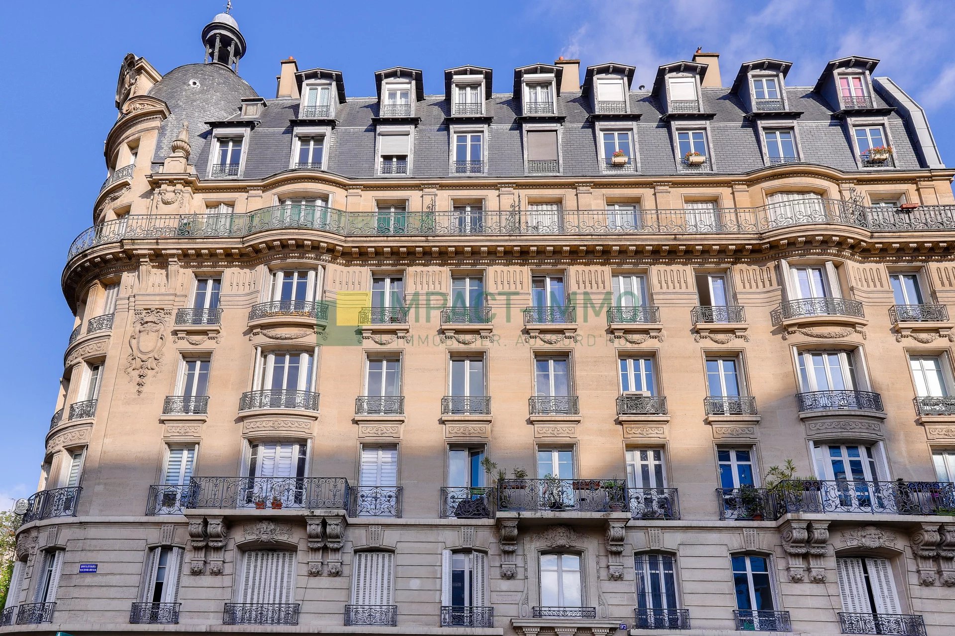 STUDIO EN ETAGE AVEC ASCENSEUR