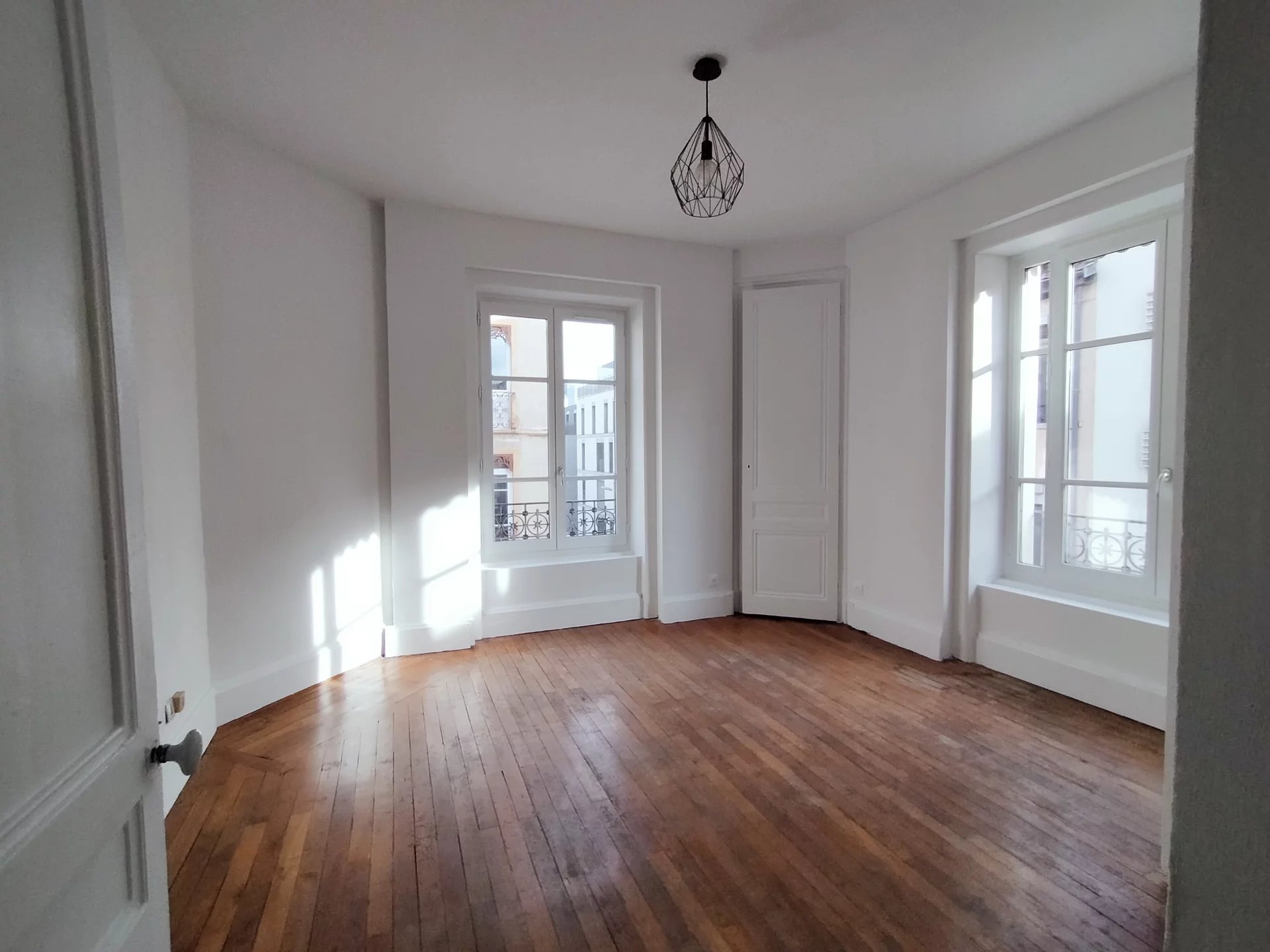 483318 Location Lyon 7ème