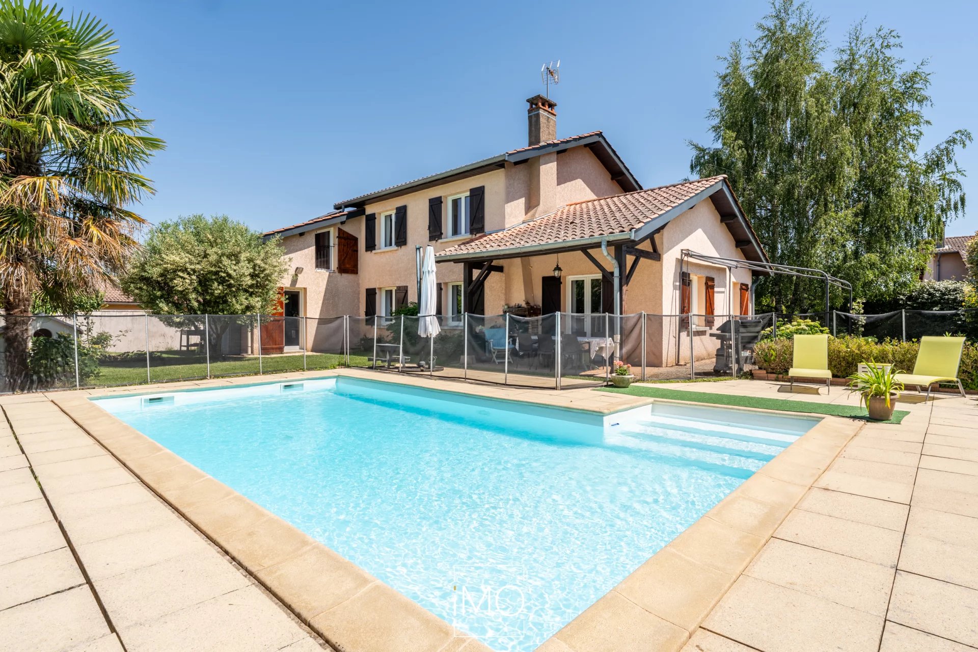 Maison de 174 m² avec garage et piscine - Chasselay 69380