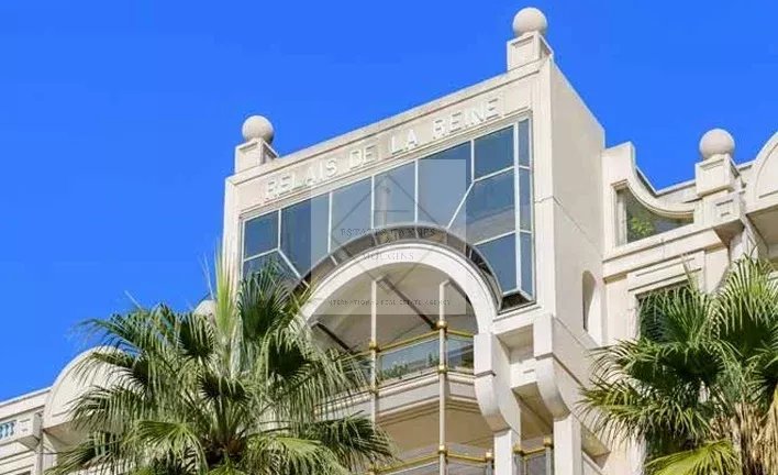 Cannes – Croisette : Appartement d’exception dans résidence historique avec vue mer panoramique — photo 40