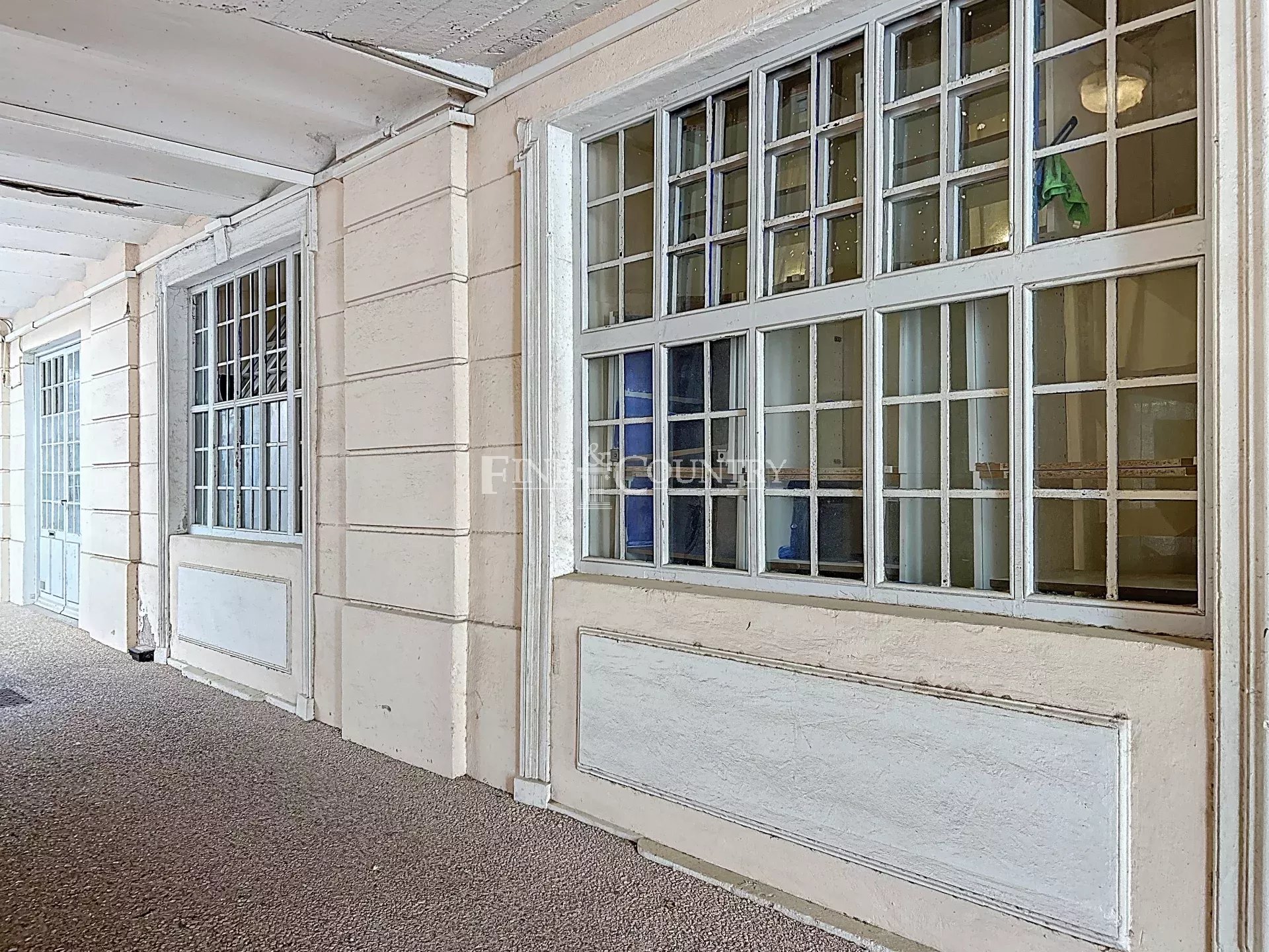 Photo of For sale apartment in Cannes within walking distance to the center, with workshop
